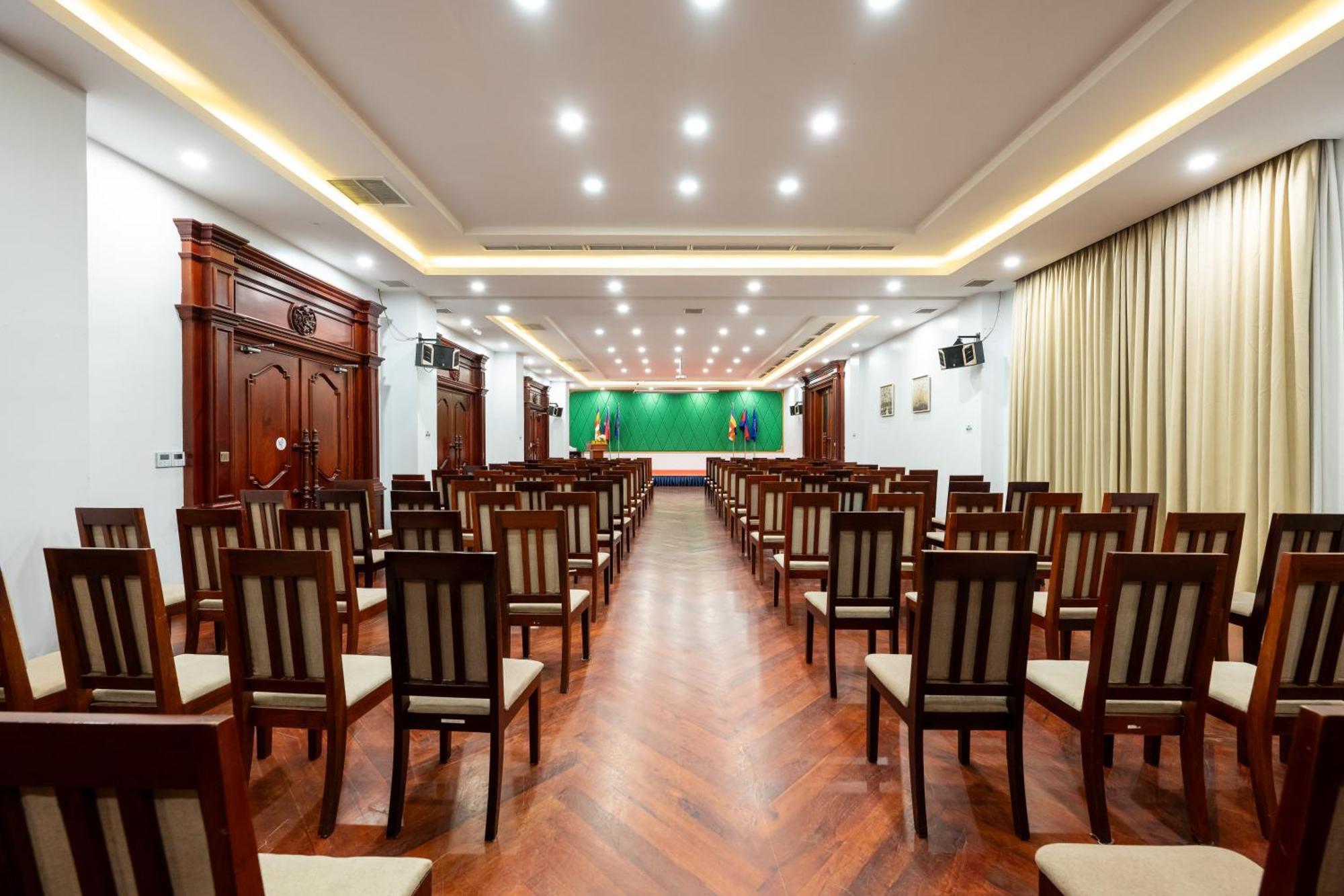 Lbn Asian Hotel Kampong Cham Luaran gambar